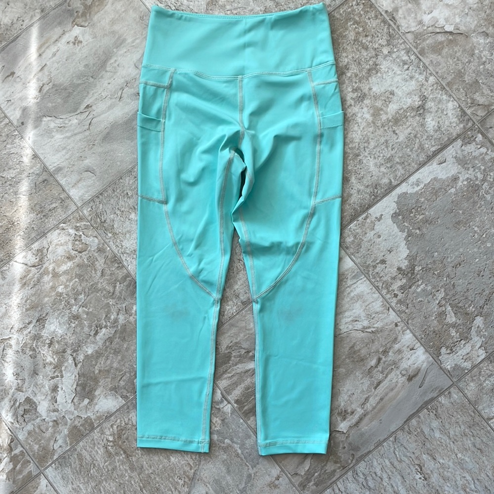 ZYIA Active light and tight capris